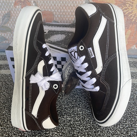 Vans Men’s Rowan
Dark Brown
VN0A5JICDRB
Sneakers - Picture 12 of 16